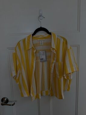 H&M linen blend Yellow and White Striped Short Sleeve Button-Up Shirt